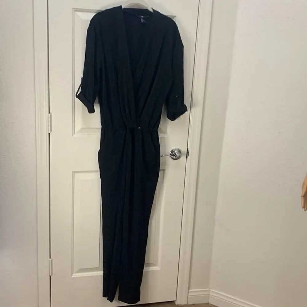 H&M Black Jumpsuit Size Small V Neck 3/4 Roll Up Sleeves Stretch Waist Pockets